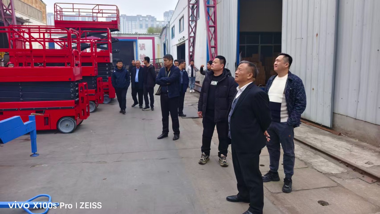 山东科技大学校企合作领导 --- 莅临双力机械参观交流